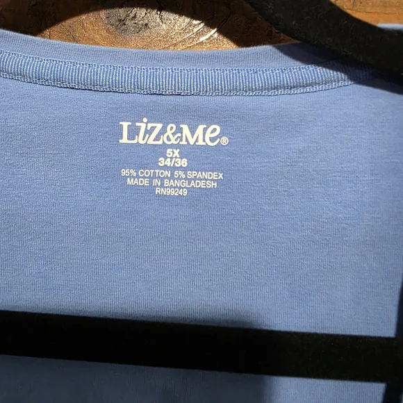 Liz & Me Light Blue Graphic Tee - Picture 2 of 7